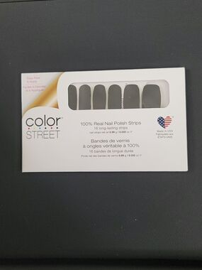 50% Off 3+ Retired COLOR STREET Midnight in Manhattan Black Polish Strips Flaw